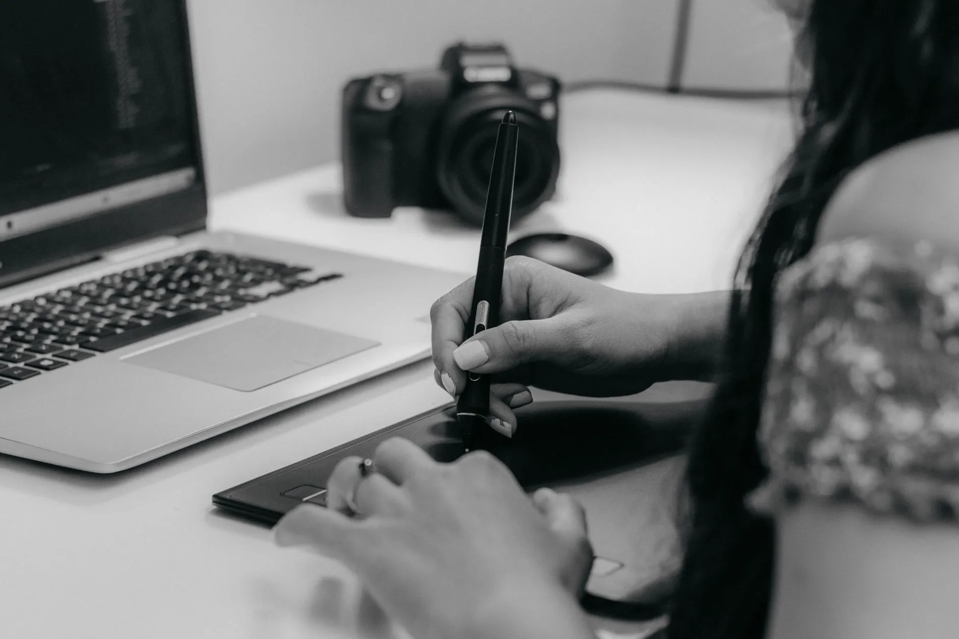Close up of a student using a tablet to generate digital flashcards on a messy dorm desk