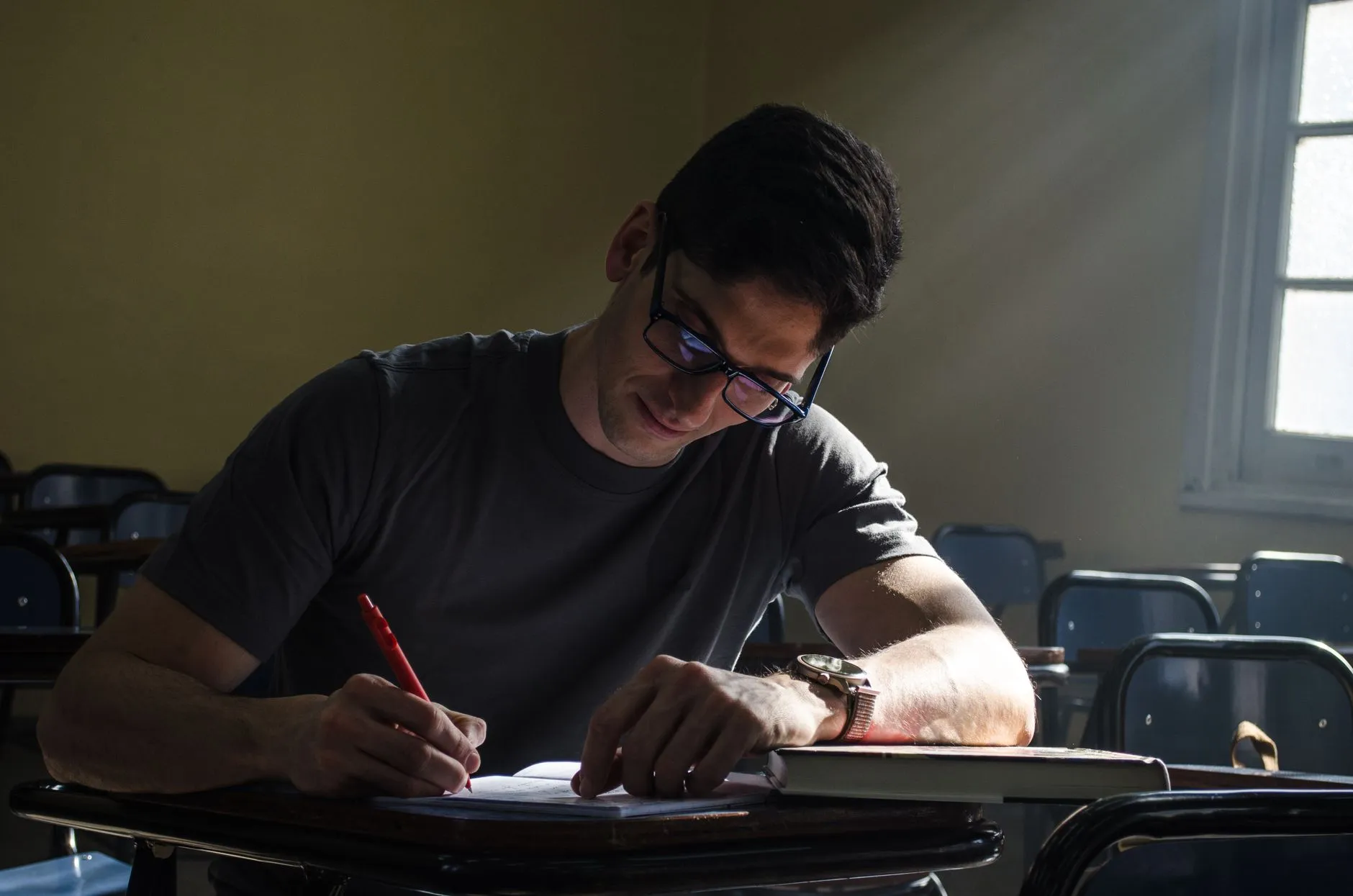 How to Use a Textbook Chapter Summarizer to Reclaim Your Time