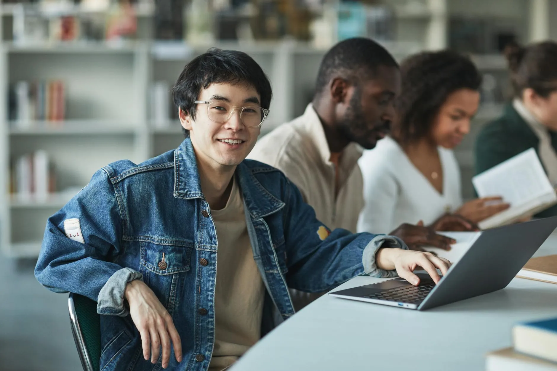 How to Use AI to Study: The Ultimate Guide for Smarter Learning