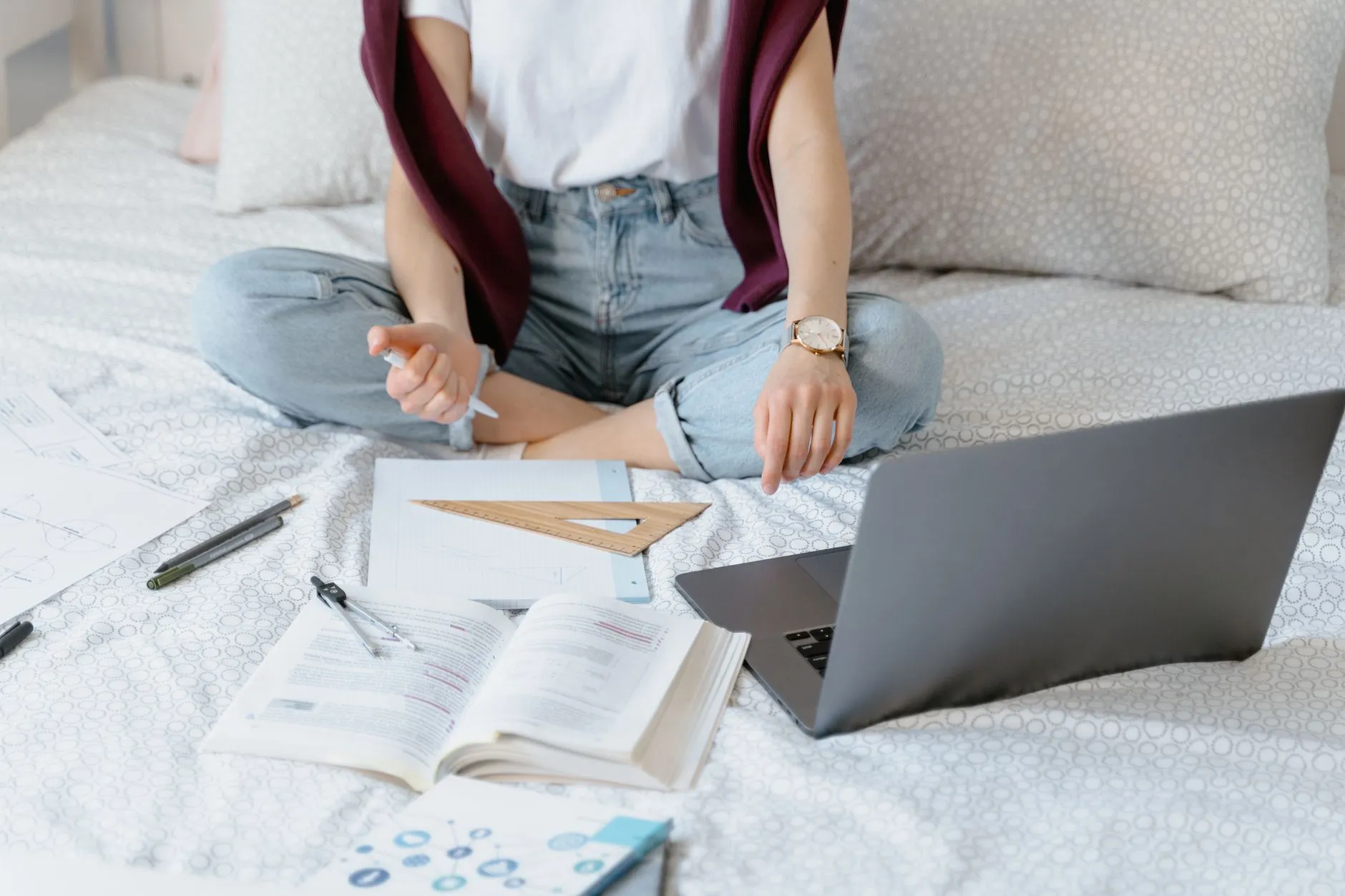 How to Use a Textbook to Notes Converter to Reclaim Your Free Time